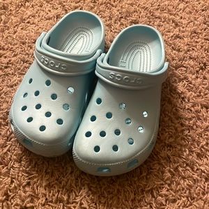 light blue women’s 7 crocs